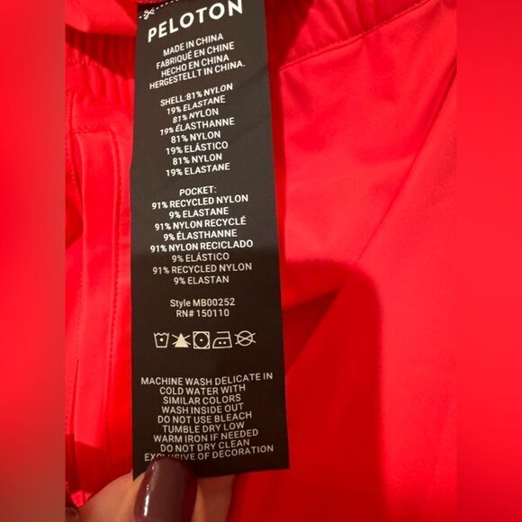 Peloton 8" Warp Knit Unlined Yoga Short Size XL Berry - Picture 5 of 6